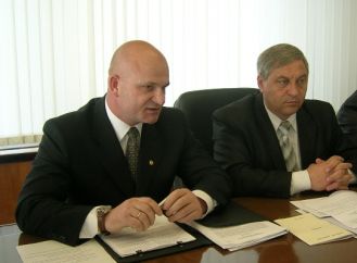 Deputatul Alexandru Cimbriciuc şi preşedintele Sindicatului "DEMNITATE" Mihail Laşcu